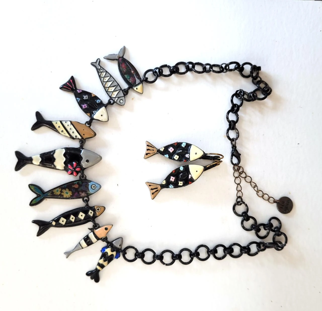 Een vintage stadsoutfit oorbellen en halsketting met visbedels – photo 5
